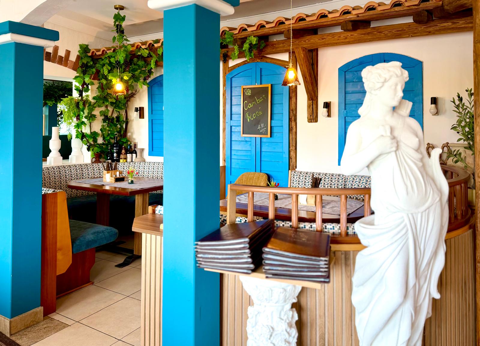 Griechische Dekoration und mediterrane Details im Restaurant SAMOS
